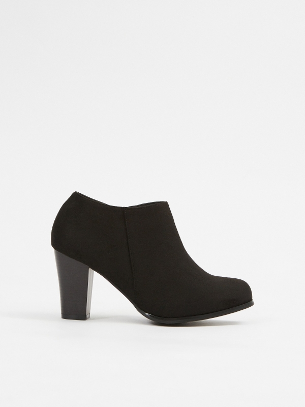 New Low ankle boot with heel black