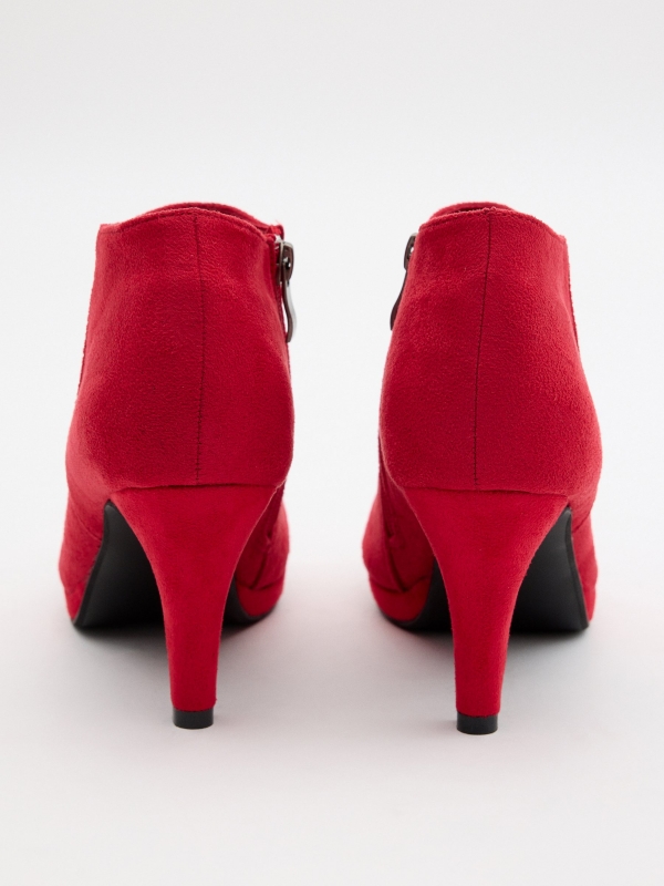Sapatos de salto alto de camurça vermelha vermelho vista superior