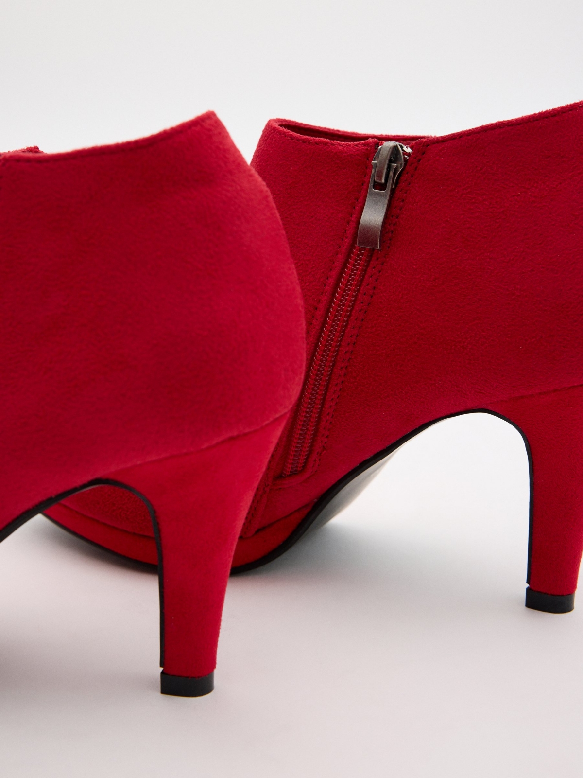 Zapatos tacón fino de ante rojo rojo vista detalle