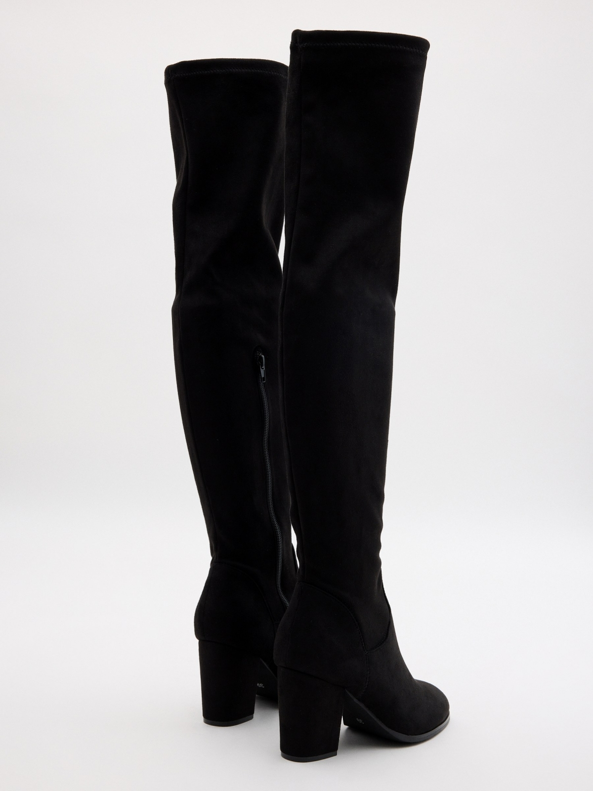 Heeled musketeer boot black 45º back view