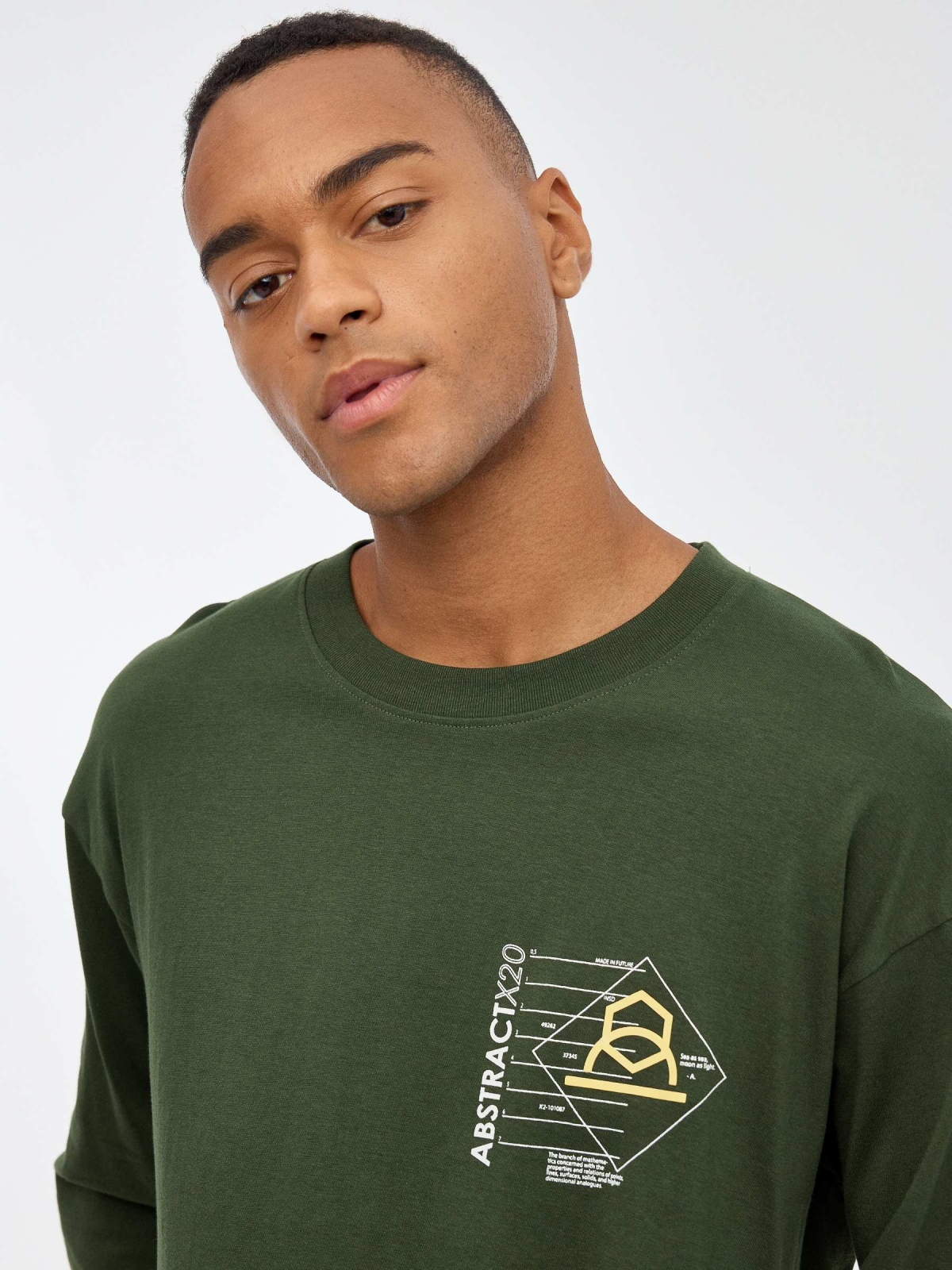 T-shirt com estampado ABSTRACT verde escuro vista detalhe