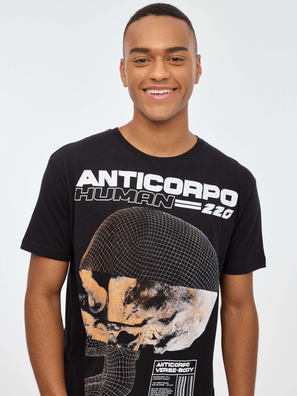 T-shirt Anticorpo preto vista detalhe