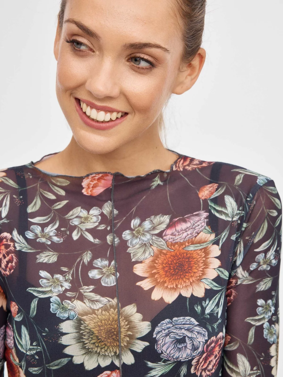 Camiseta de mesh printed negro vista detalle