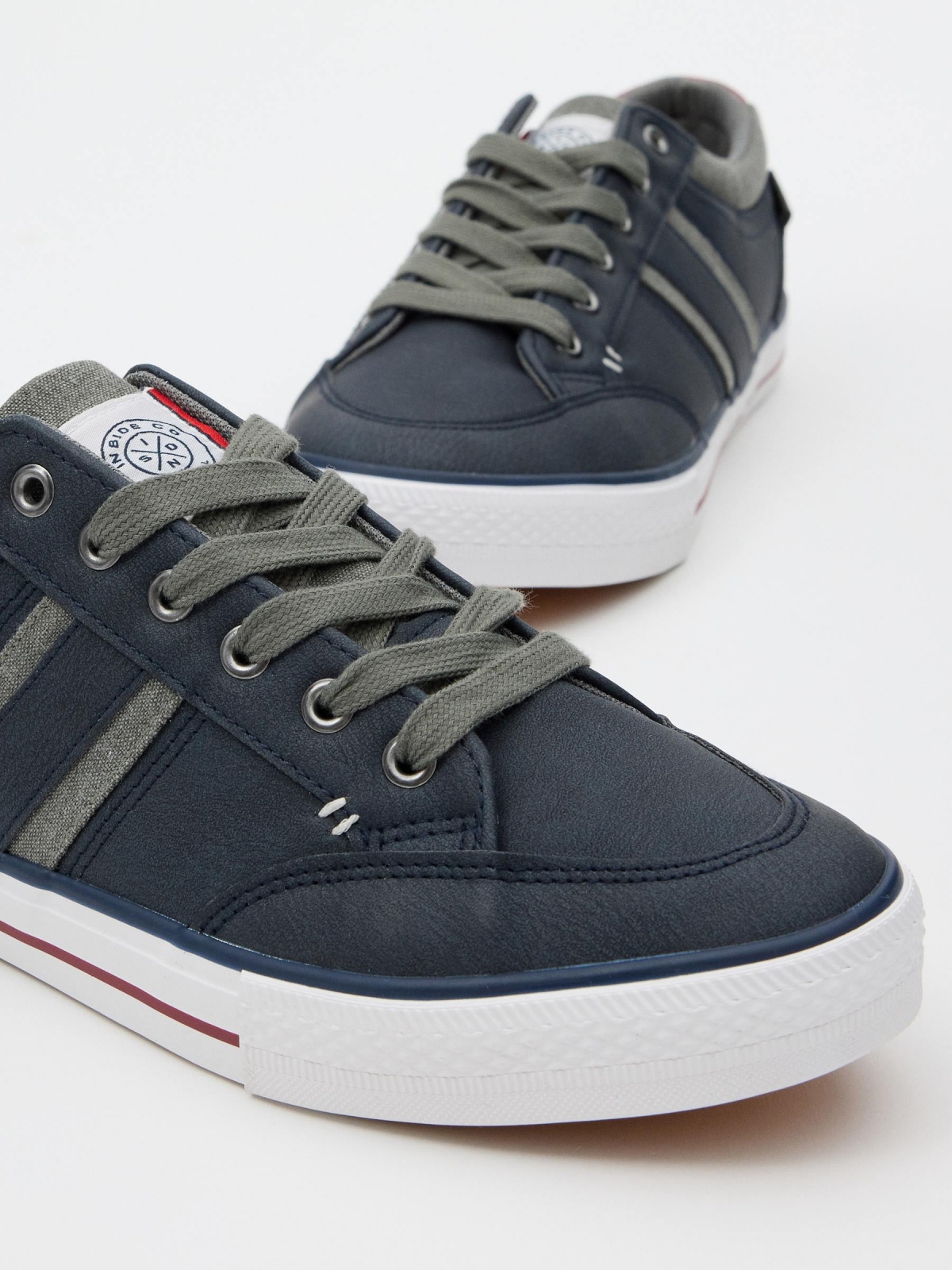 Sneakers with casual toe cap navy detail view