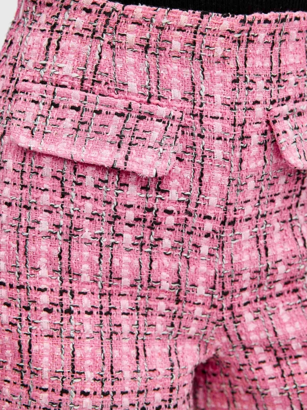 Calções com bolsos e estampado jacquard pastilha elástica rosa vista detalhe