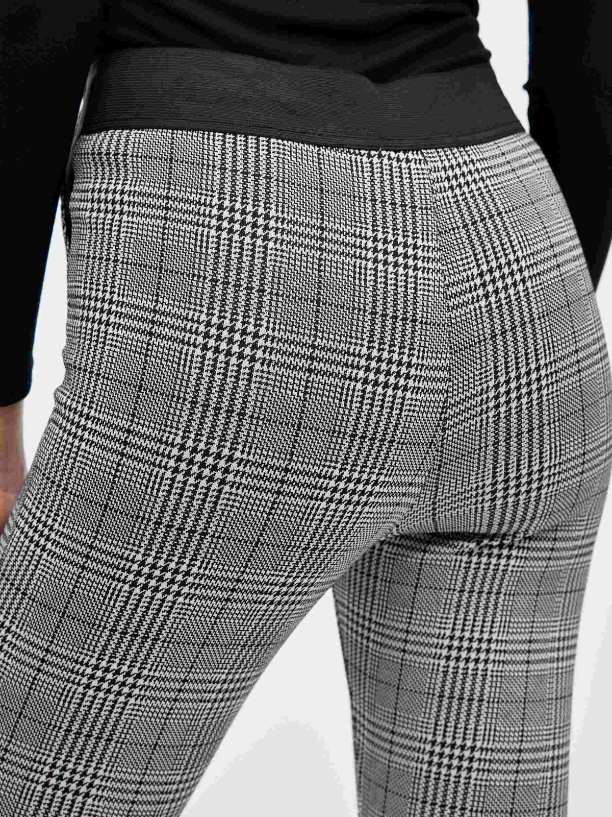 Superskinny checkered leggings black detail view