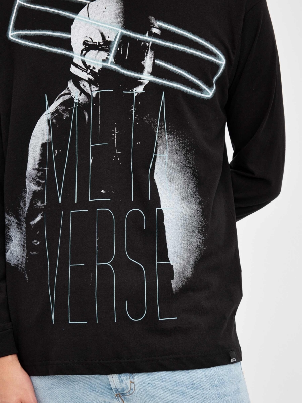 Camiseta Metaverso astronauta negro vista detalle