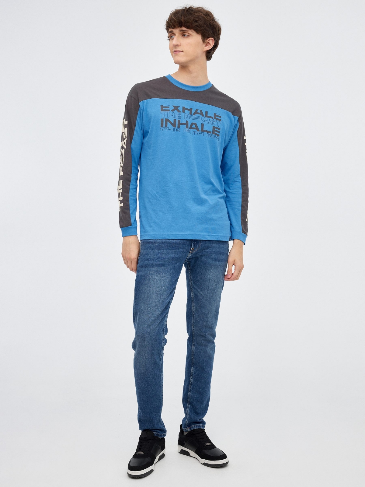 T-shirt com color block Exhale azul vista geral frontal