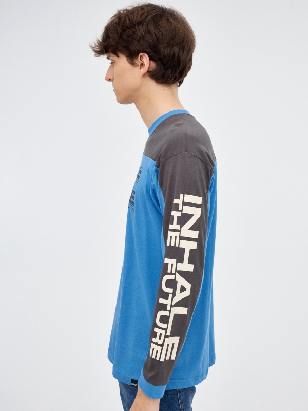 Camiseta color block Exhale azul vista detalle