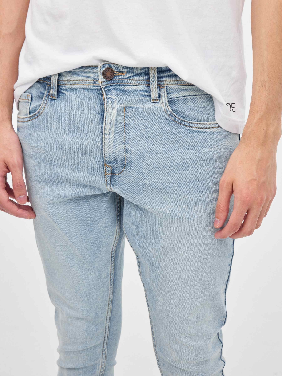 Jeans skinny denim claro azul vista detalle
