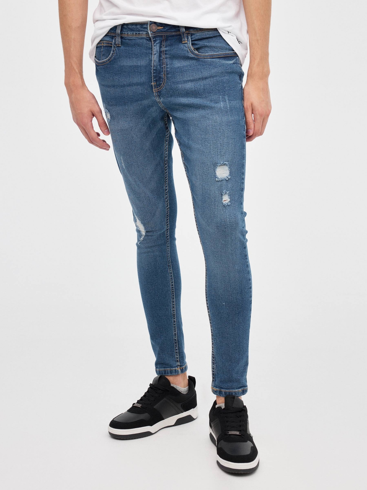 Jeans skinny con rotos azul vista media frontal