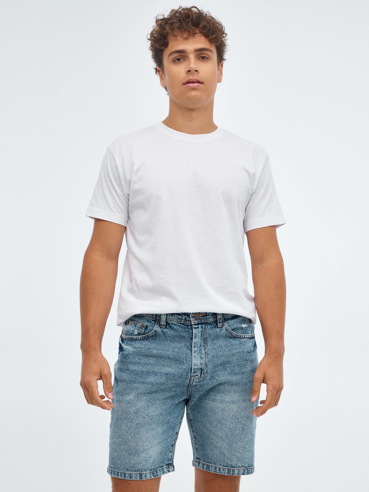 Relaxed denim bermuda shorts blue middle front view