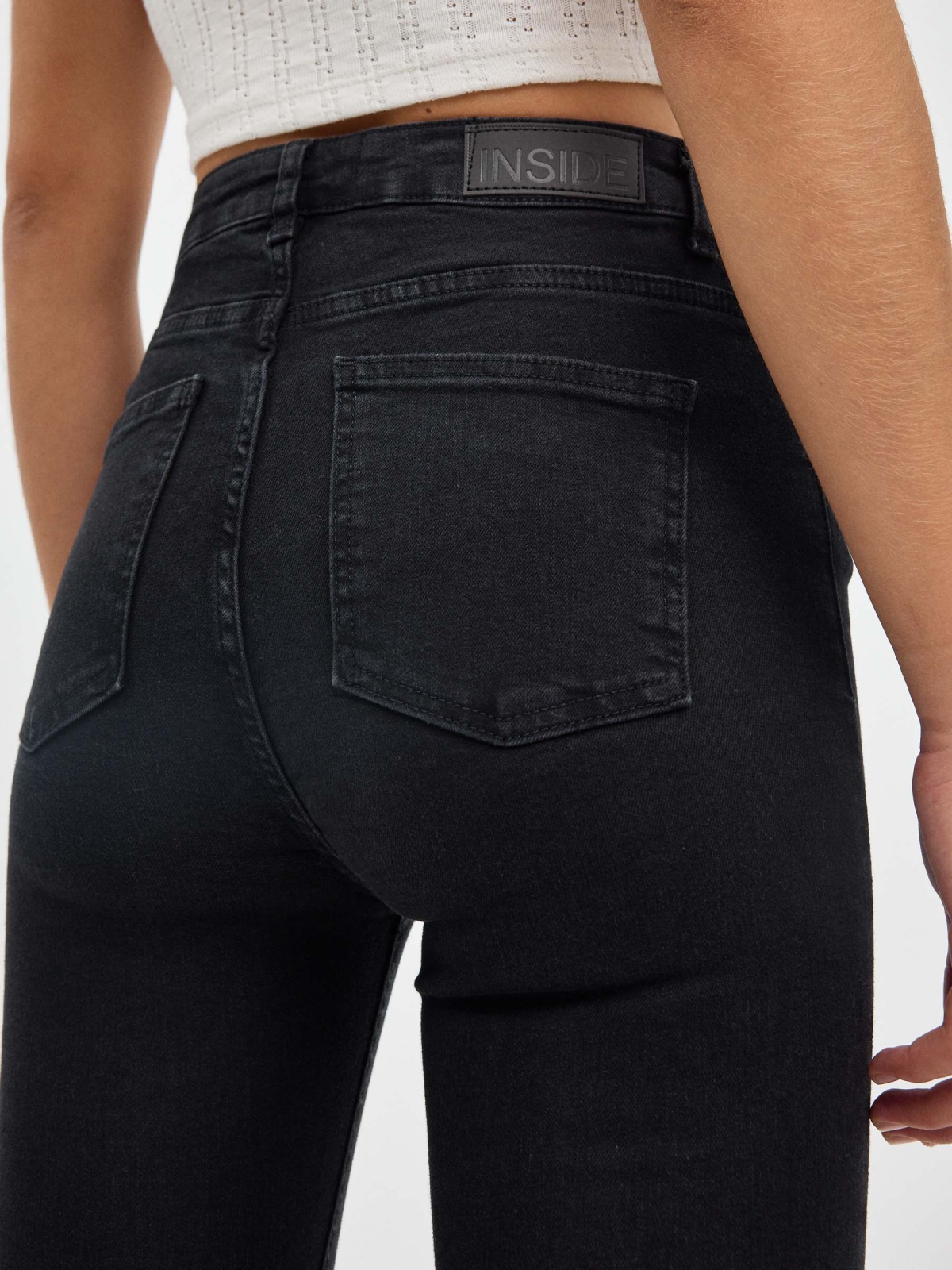 Jeans skinny tiro alto negro vista detalle