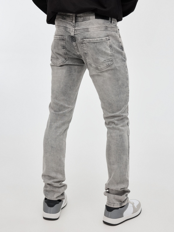 Jeans slim gris claro gris vista media trasera