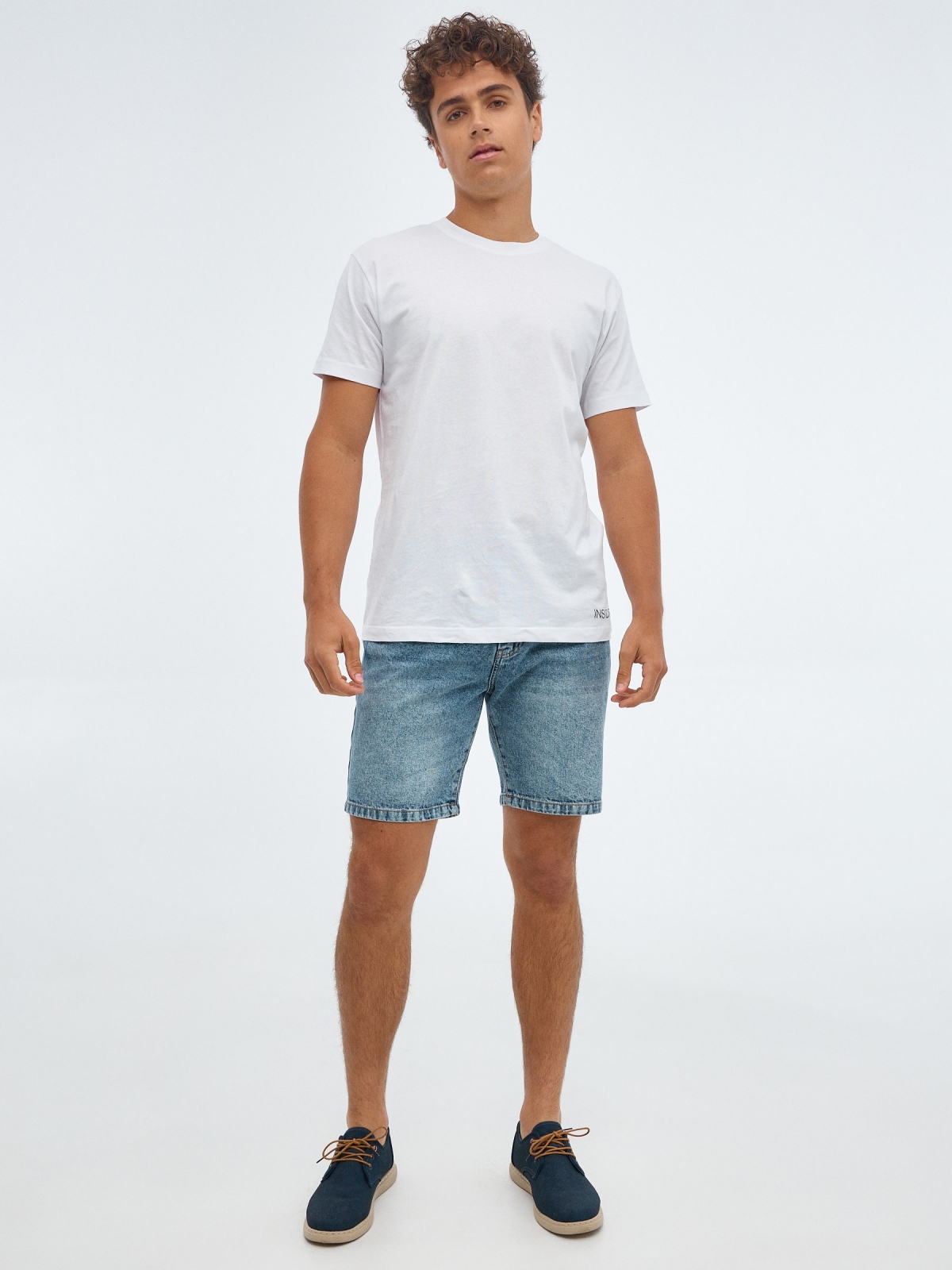 Relaxed denim bermuda shorts blue front view
