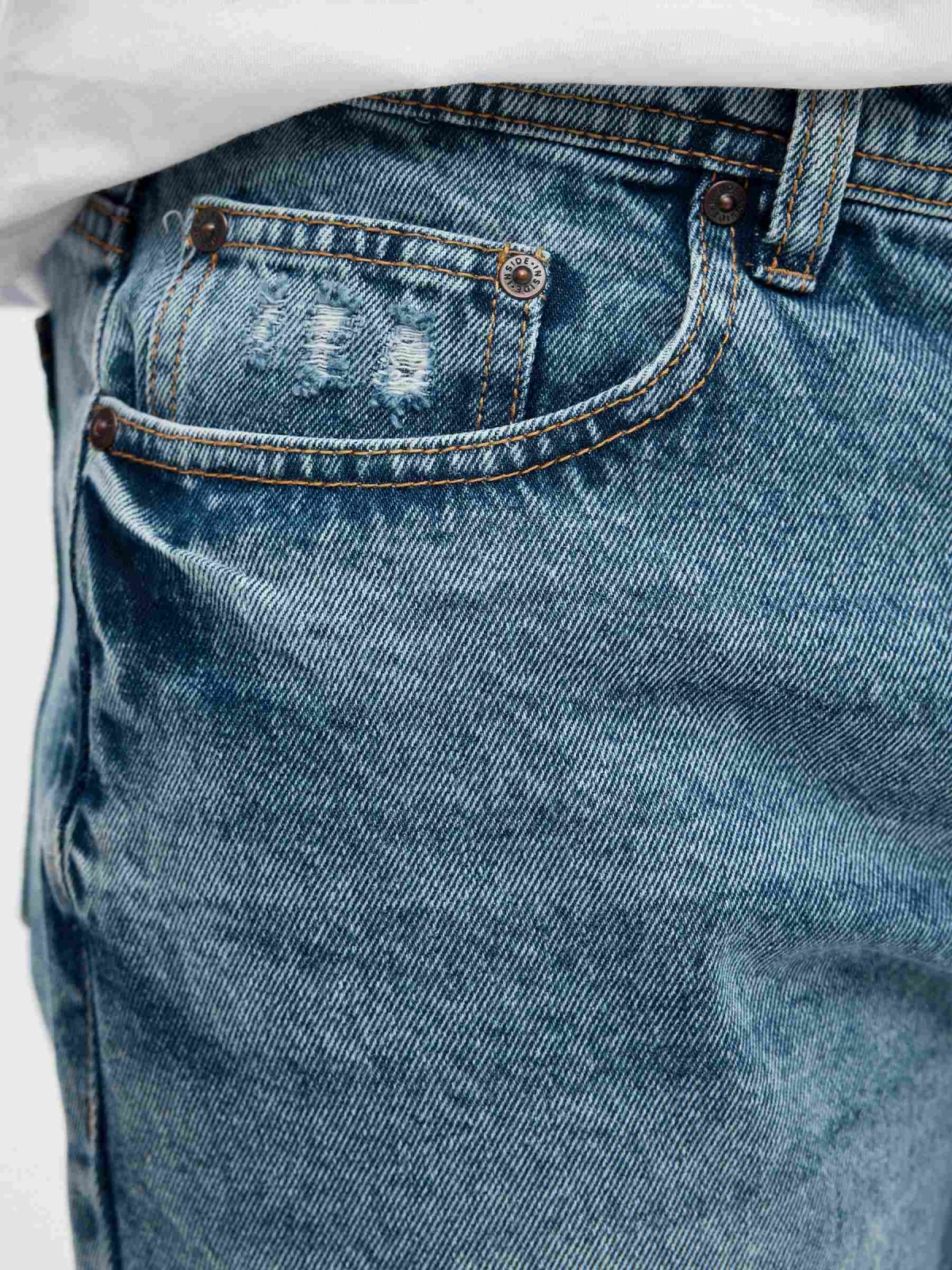 Relaxed denim bermuda shorts blue detail view