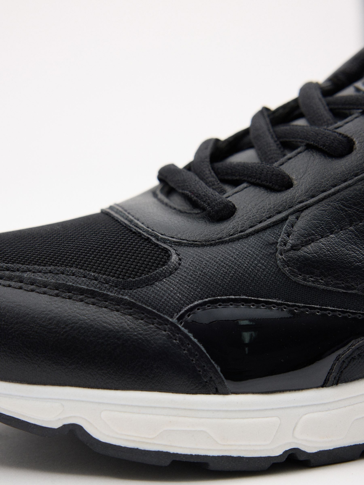 Black sneaker with air chamber black detail view