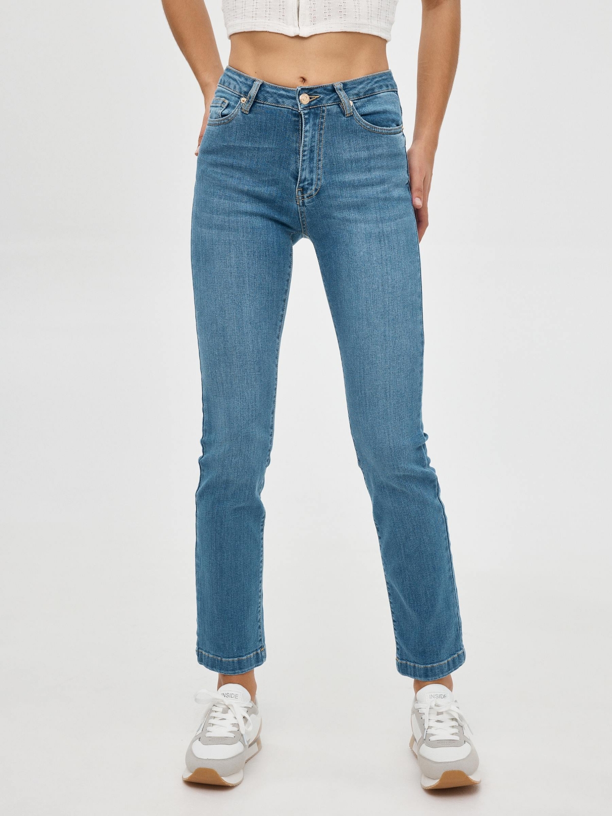 Straight jeans blue middle front view