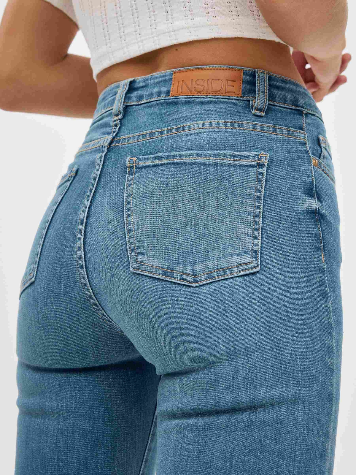 Jeans straight azul vista detalle