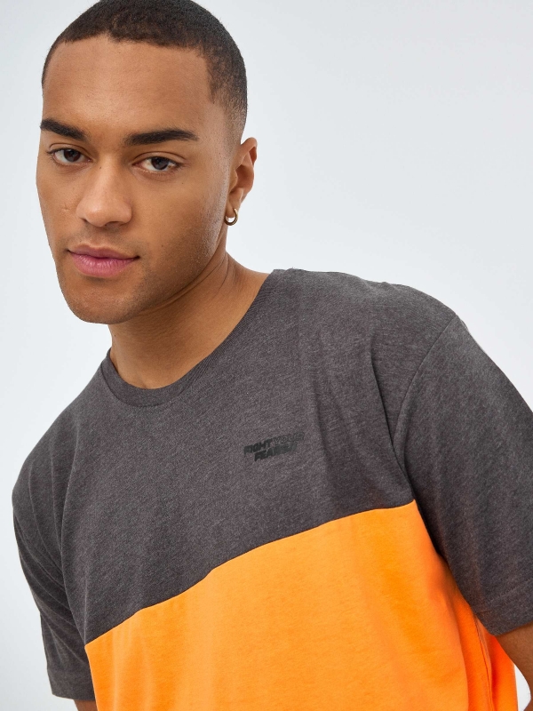 Tricolour block T-shirt dark grey detail view