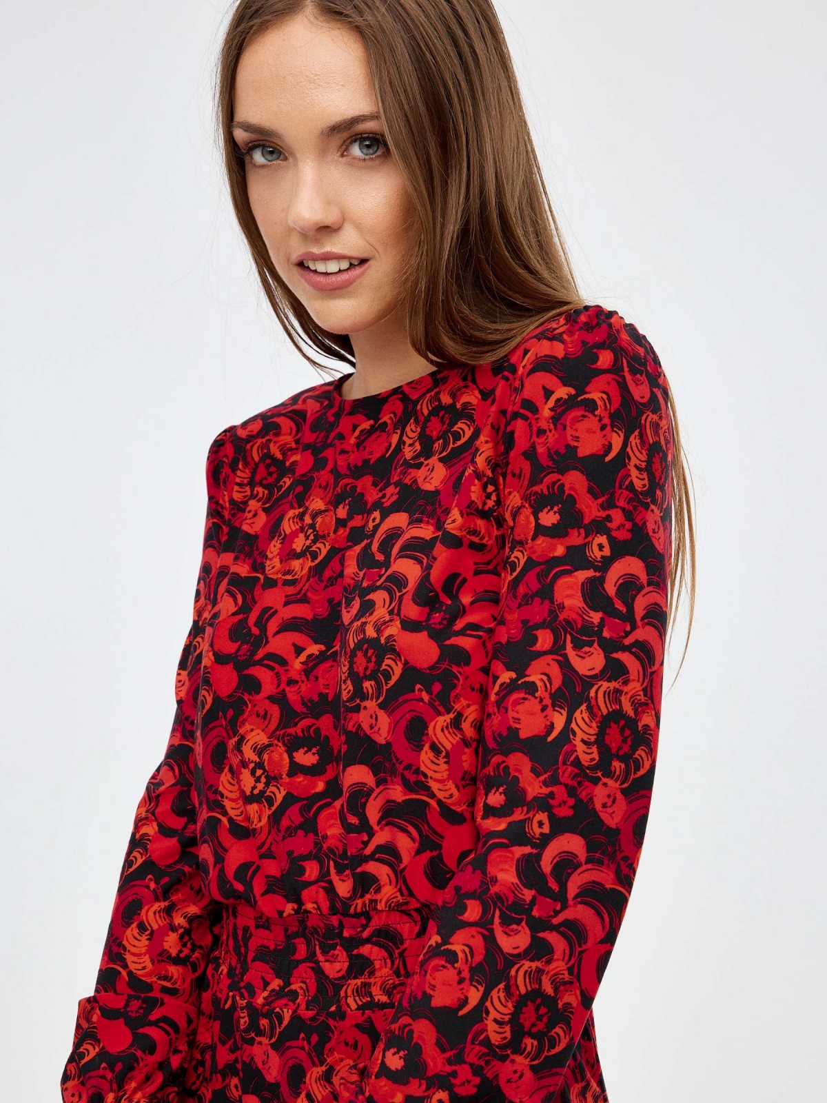 Mini vestido com print regular e elásticos vermelho profundo vista detalhe