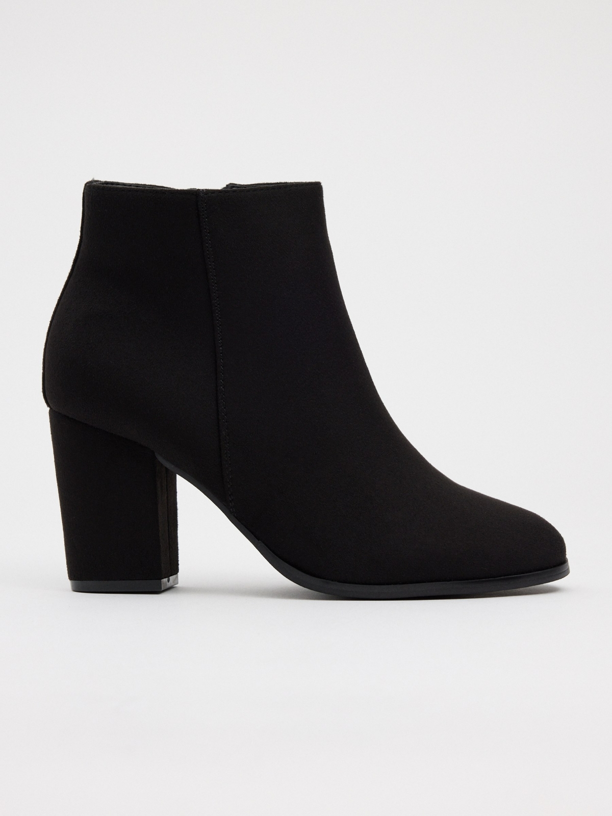 Basic ankle boots with wide heel black