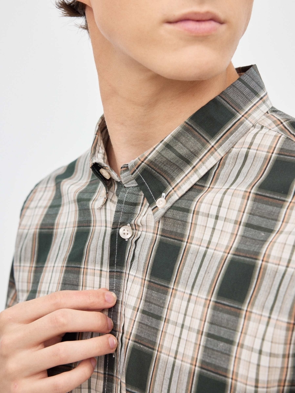 Green checkered shirt beige detail view