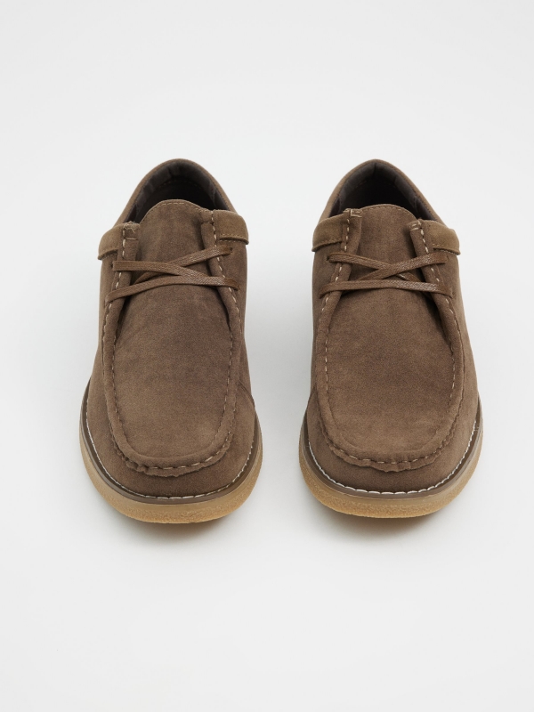 Zapato clásico de bordon marrón tostado vista detalle