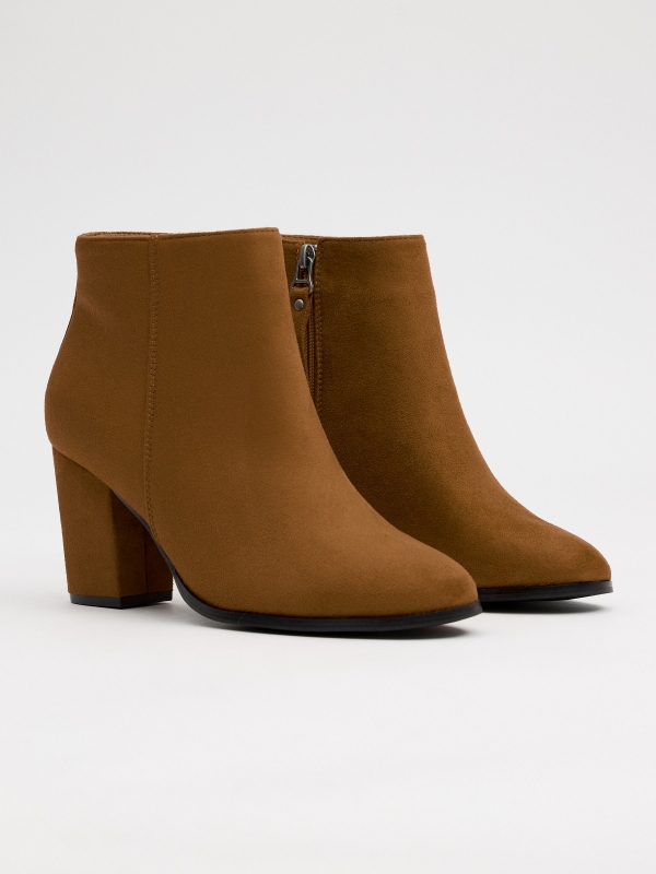 Basic wide heel ankle boots brown 45º front view