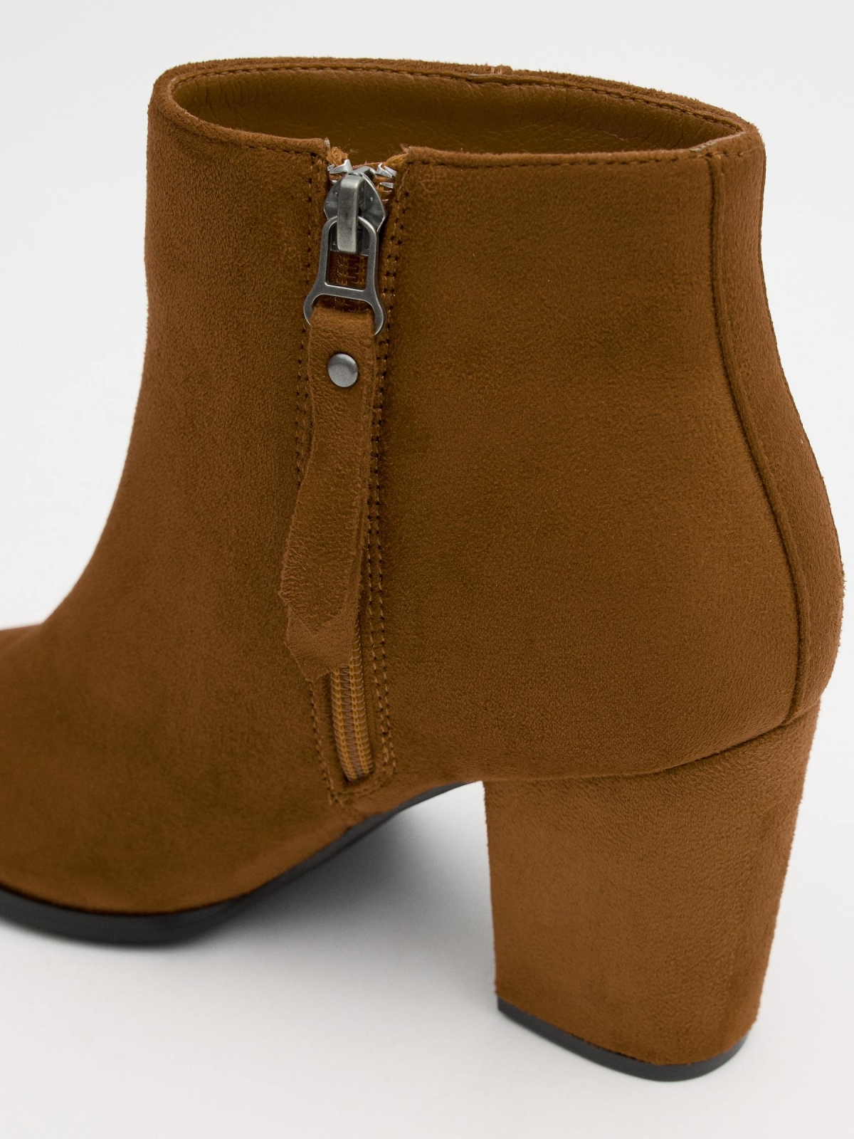 Basic wide heel ankle boots brown detail view