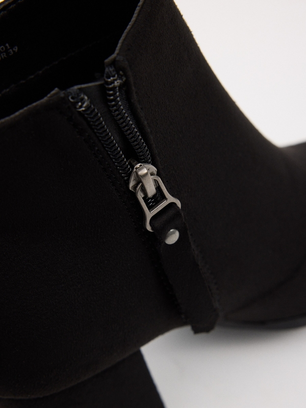 Basic ankle boots with wide heel black detail view