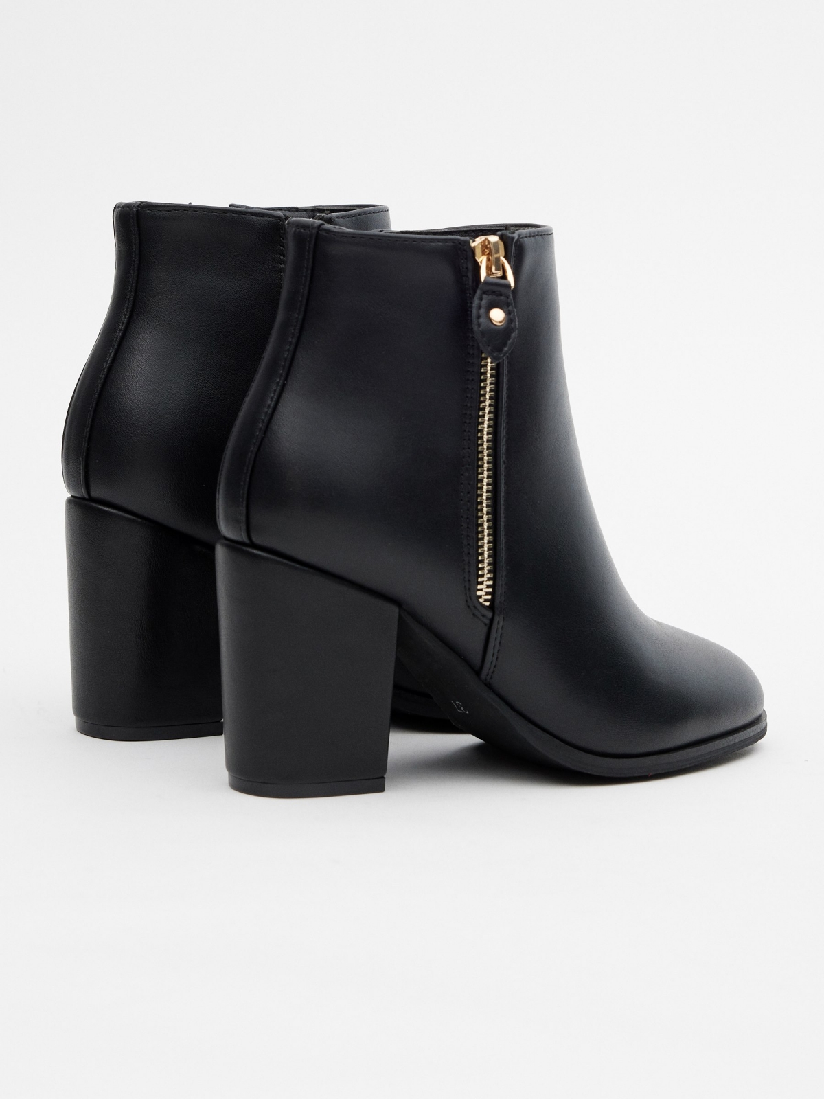 Ankle boots with zipper black 45º front view