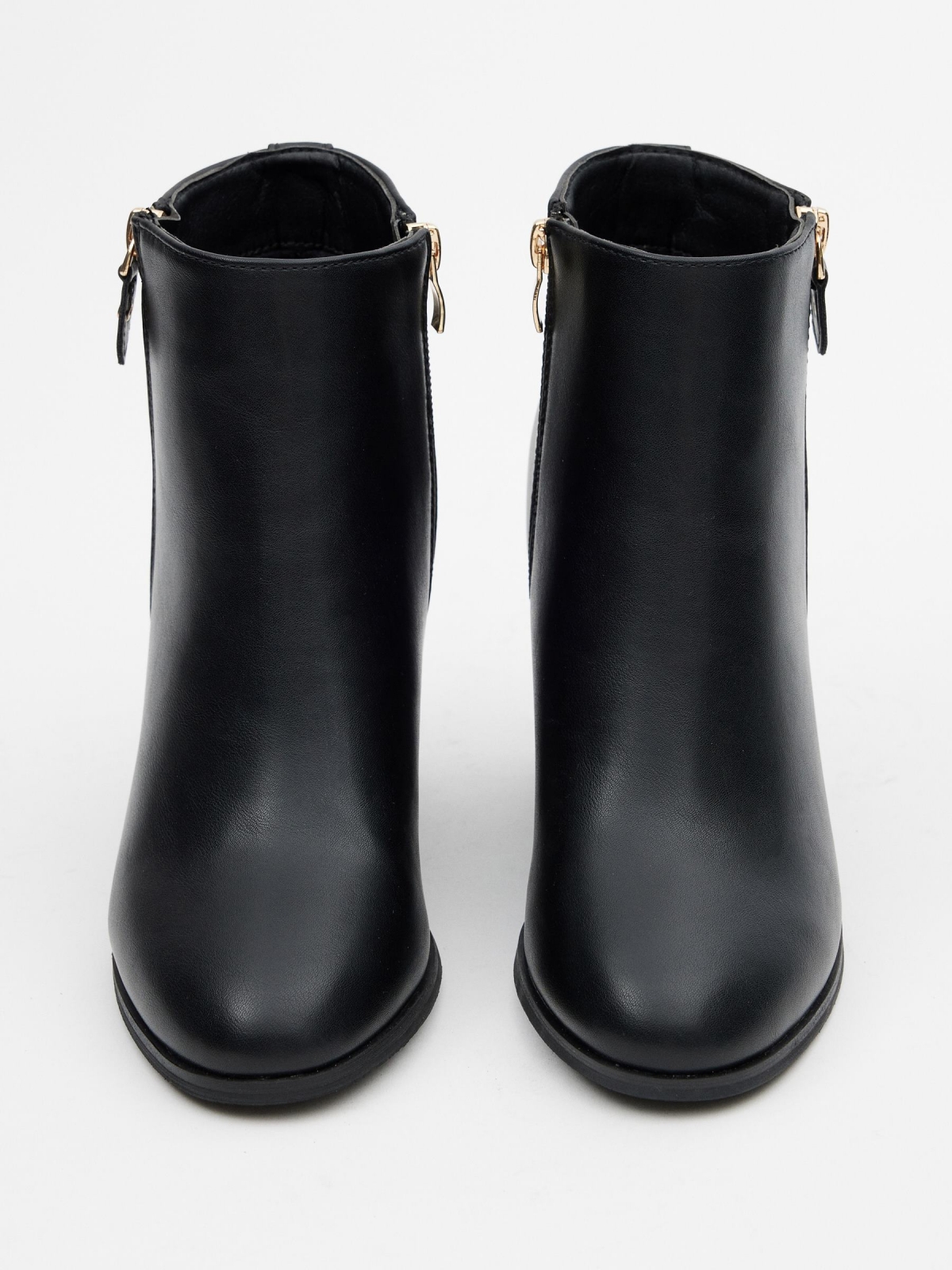 Ankle boots with zipper black detail view