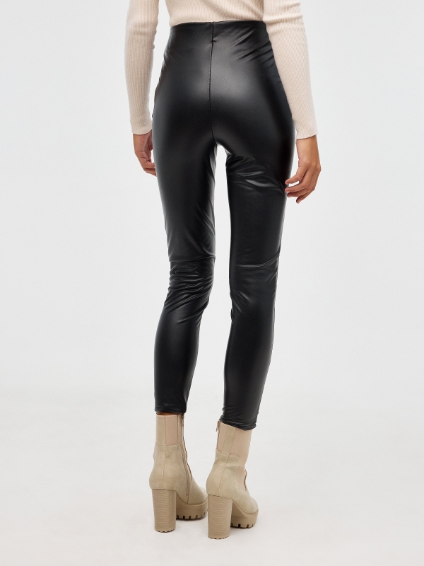 Leggings de efeito pele superskinny preto vista meia traseira