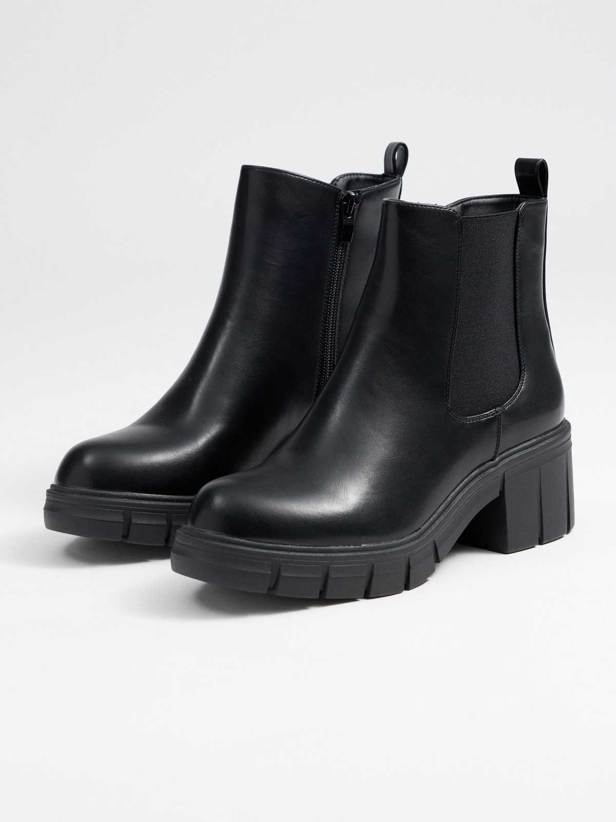 Ankle boots with elastic and platform black 45º front view
