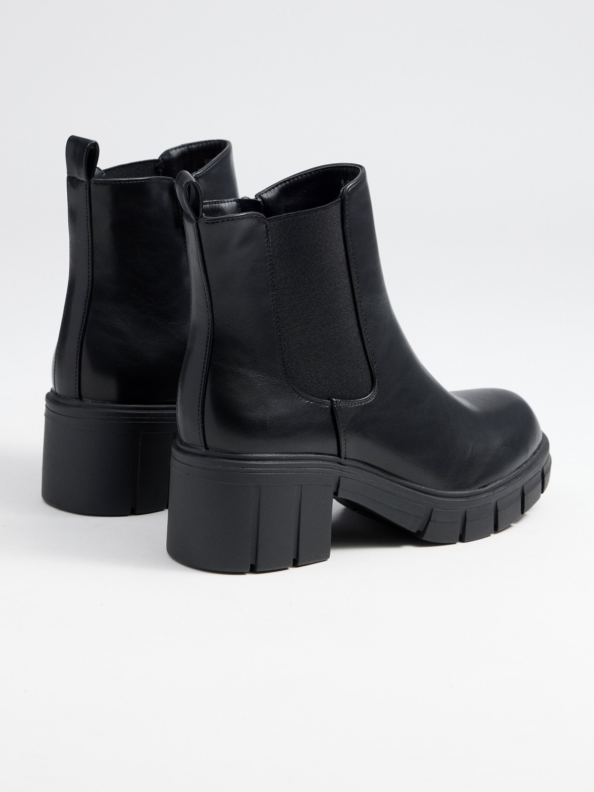 Ankle boots with elastic and platform black 45º back view