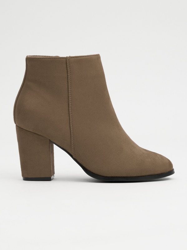 Brown ankle boot with heel beige