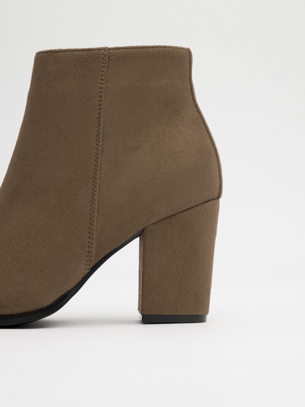 Brown ankle boot with heel beige detail view