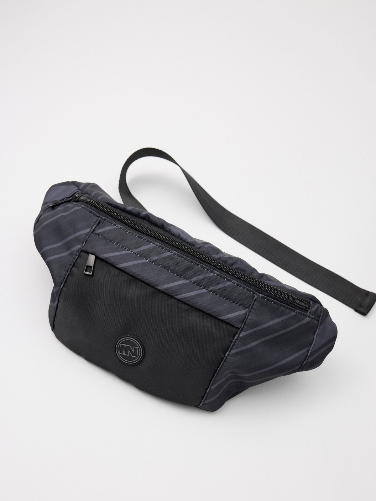 Men's fanny pack with black zipper 45º side view