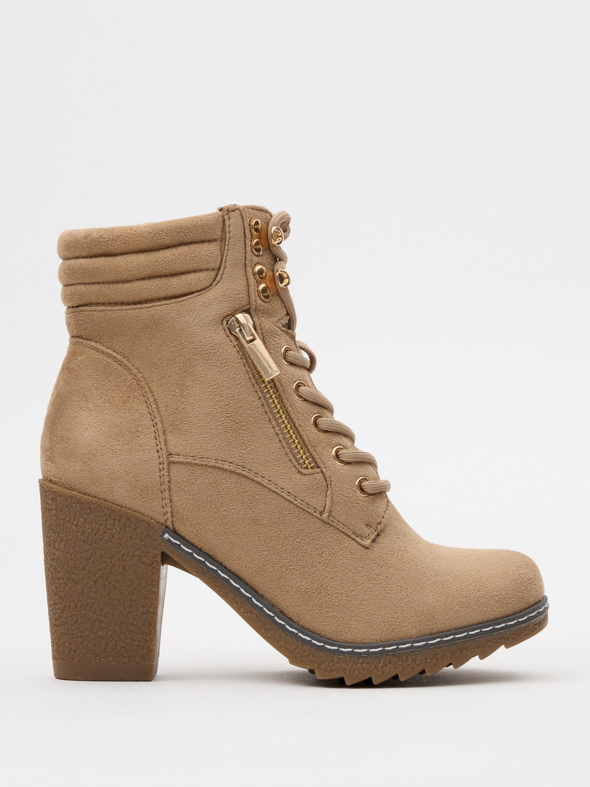 Ankle boots with collar and zipper
