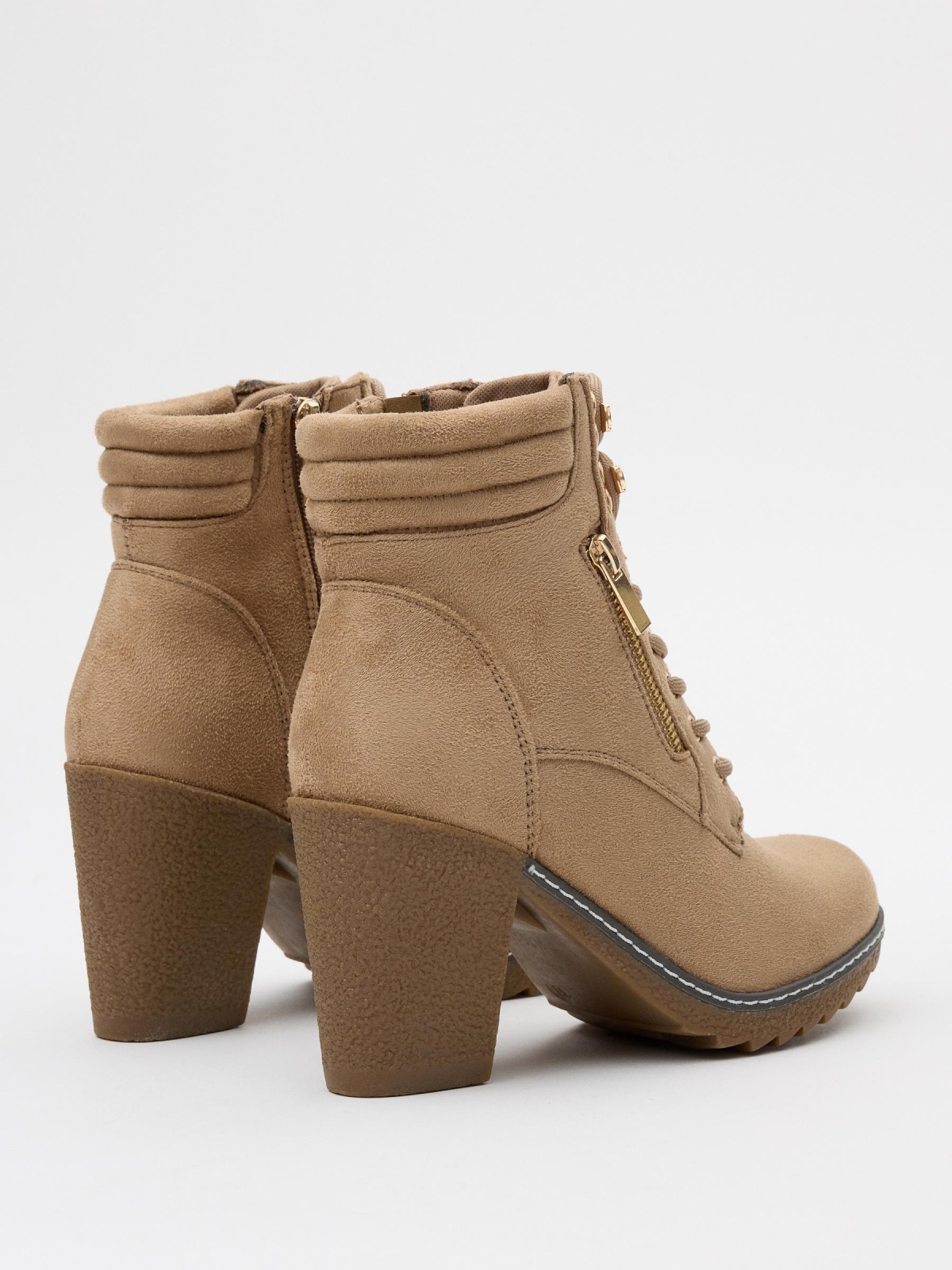 Ankle boots with collar and zipper 45º back view