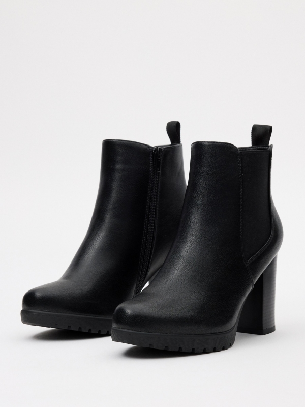 Rubber heeled ankle boots black 45º front view