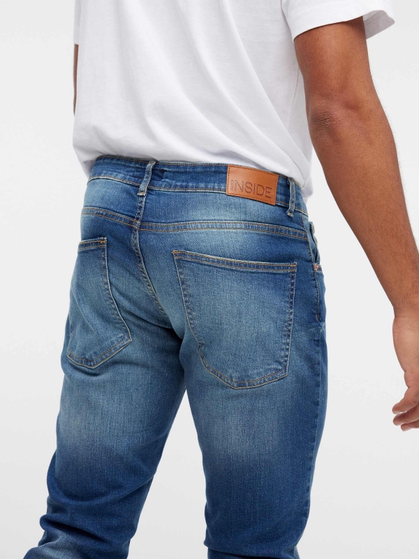 Jeans slim básicos denim azul vista detalle
