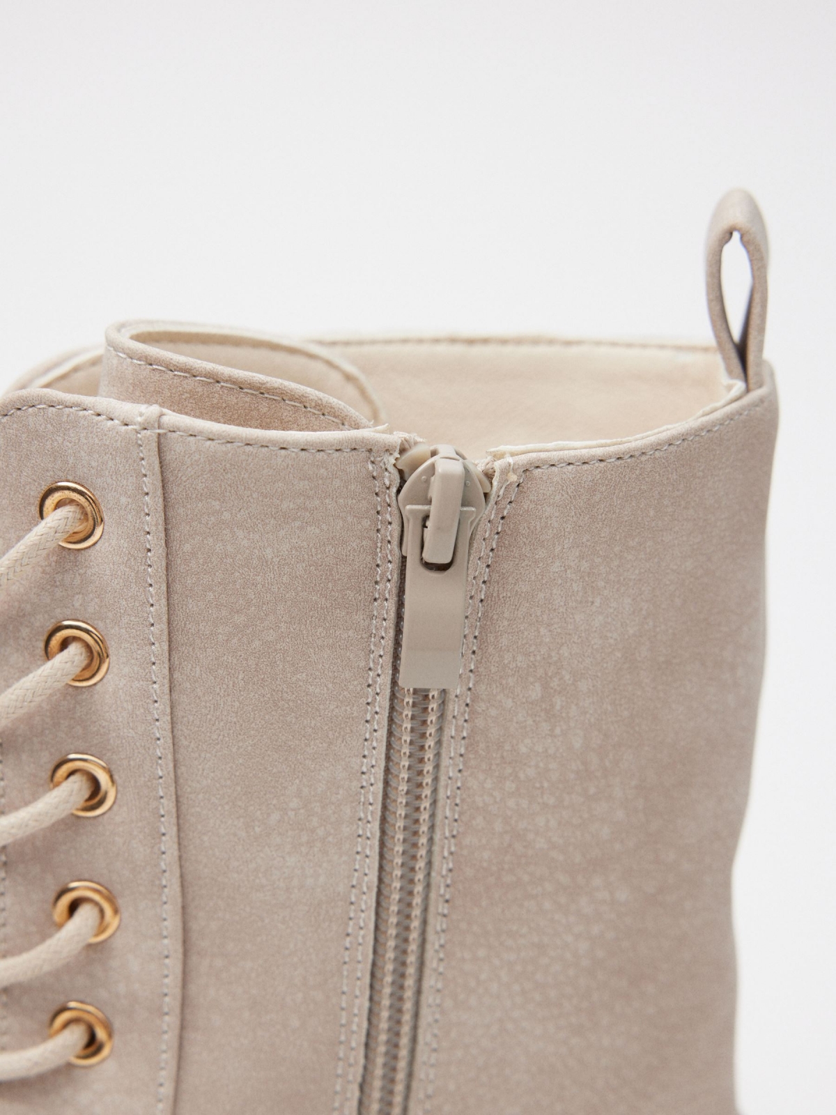 Ankle boots with buckles pink detail view