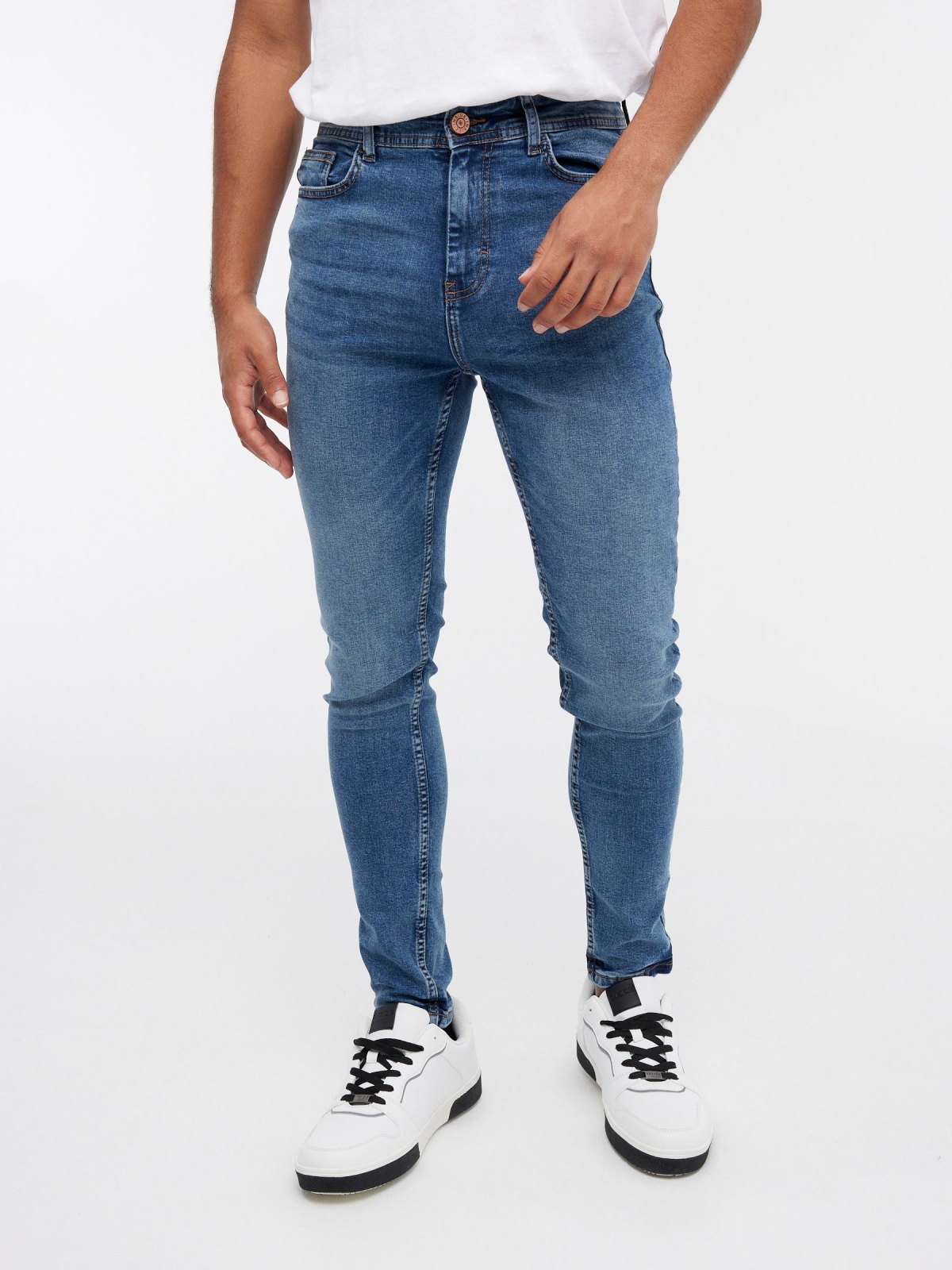 Carrot denim jeans blue middle front view