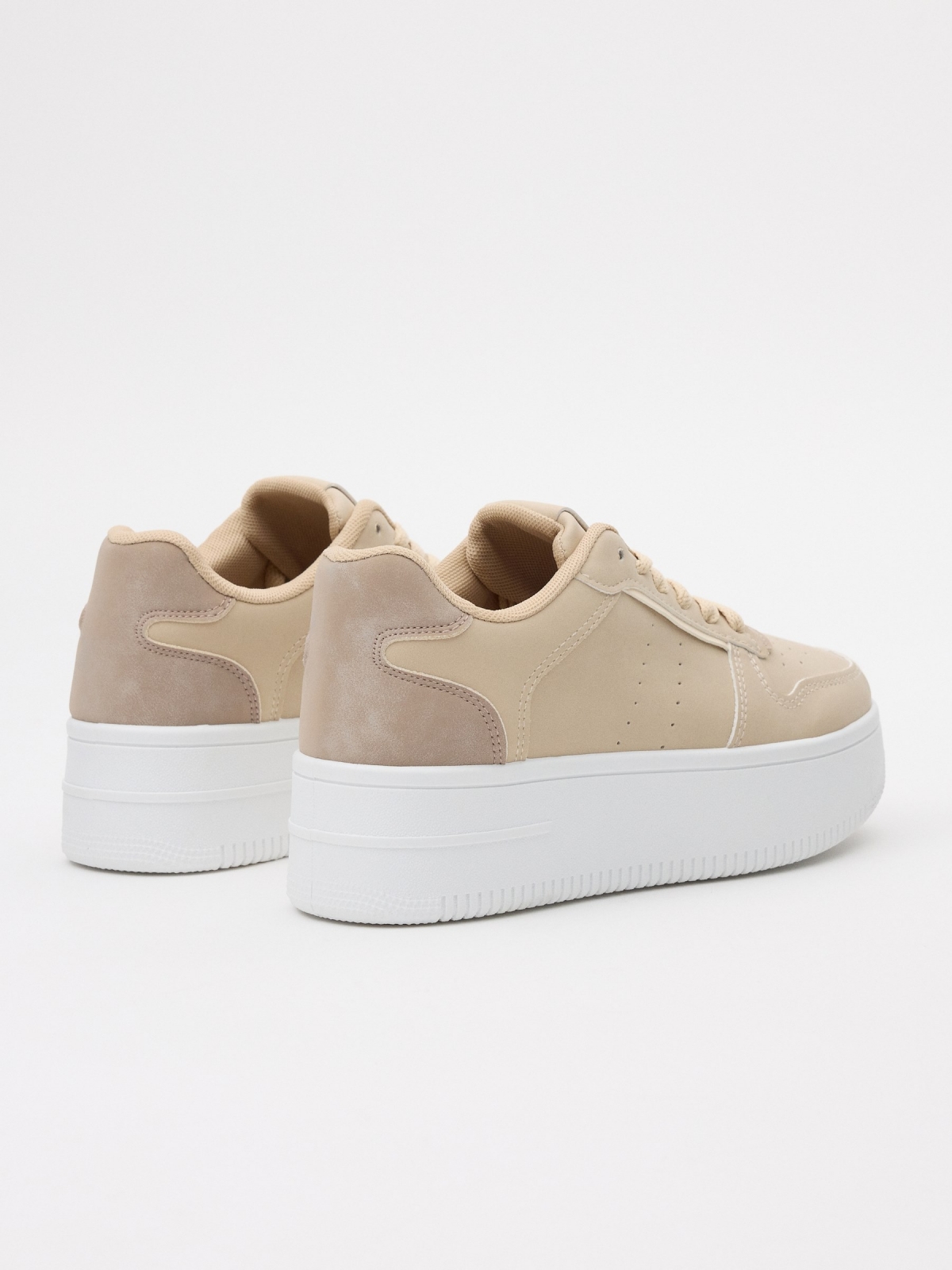 Caual patent leather sneaker with platform beige 45º back view