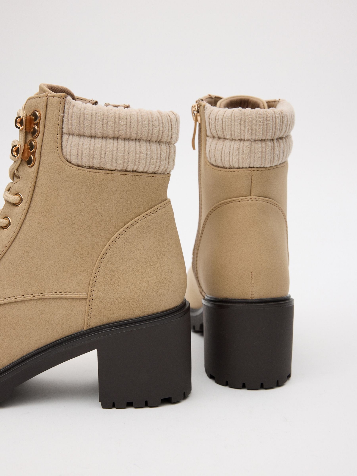 Ankle boots with buckle and collar beige detail view
