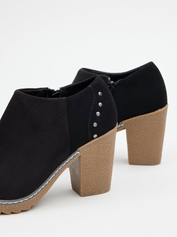 Studded ankle boots black zenithal view
