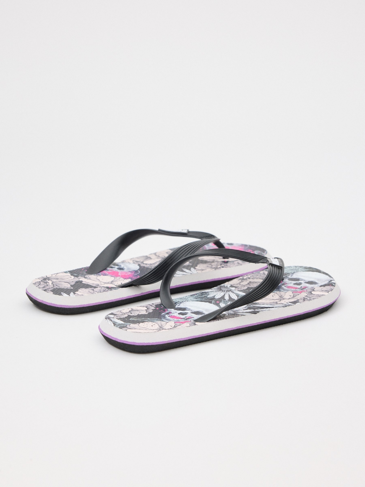 Flip flops with flowers and skulls black 45º front view