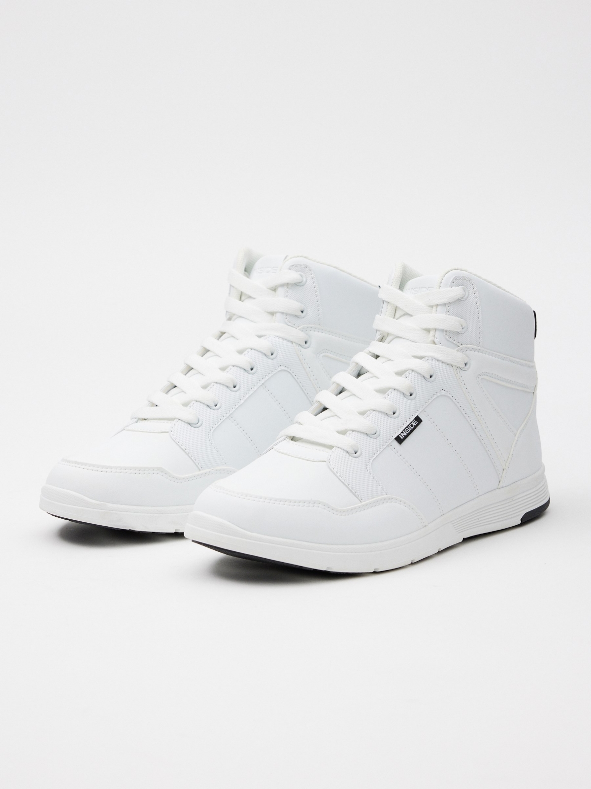 Sport boot white 45º front view
